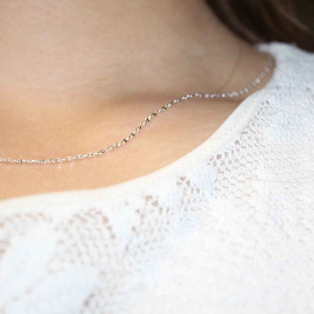 Simple silver neckless (without a silver drop)